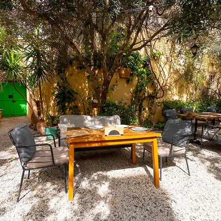 게스트하우스 Macaron Konagi 4*